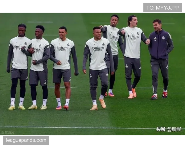 皇马连续一周保持胜利状态,展现强势进攻组合在比赛中的效率提升 皇马连续一周保持胜利状态,展现强势进攻组合在比赛中的效率提升